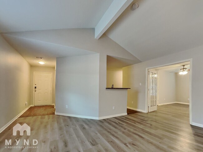 Foto del edificio - 15911 Newport Pl