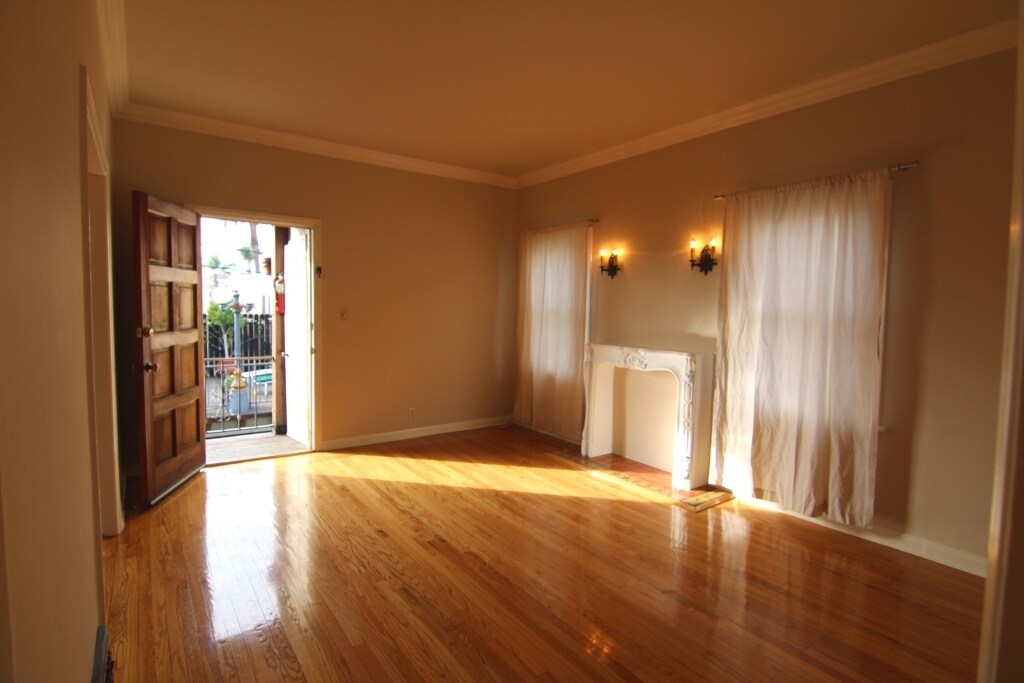 Primary Photo - 425 N Sierra Bonita Ave