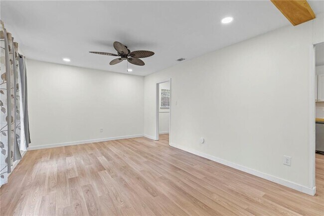 Foto del edificio - 5925 Couton Dr