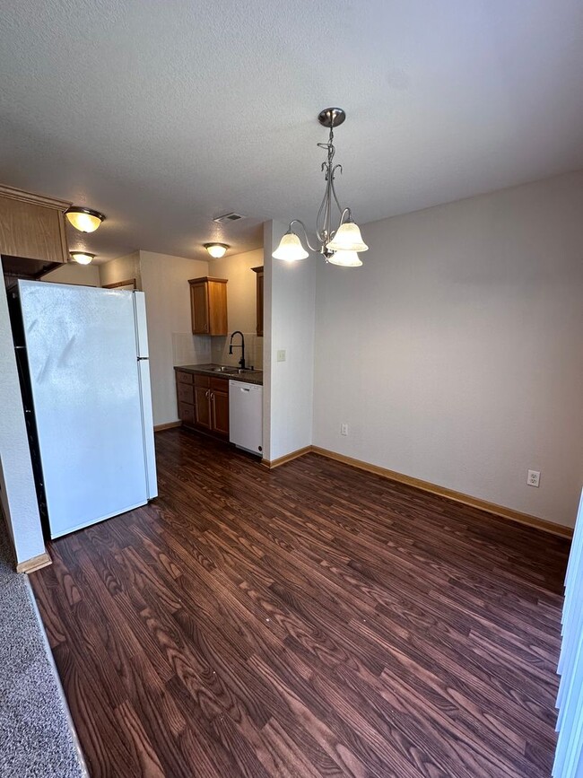 Building Photo - AD-02