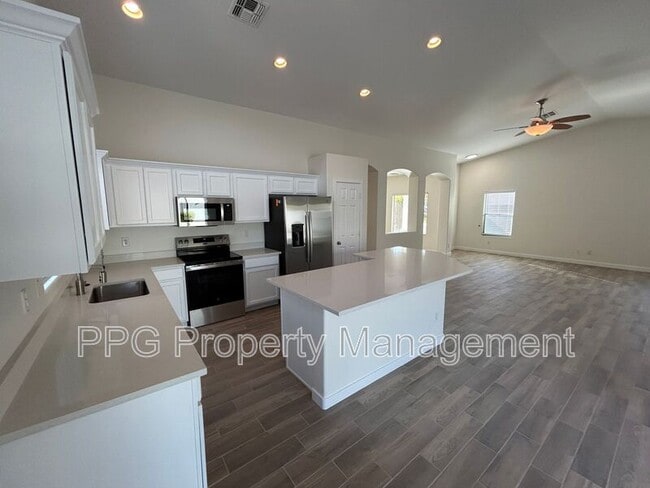 Building Photo - 14592 W Crocus Dr