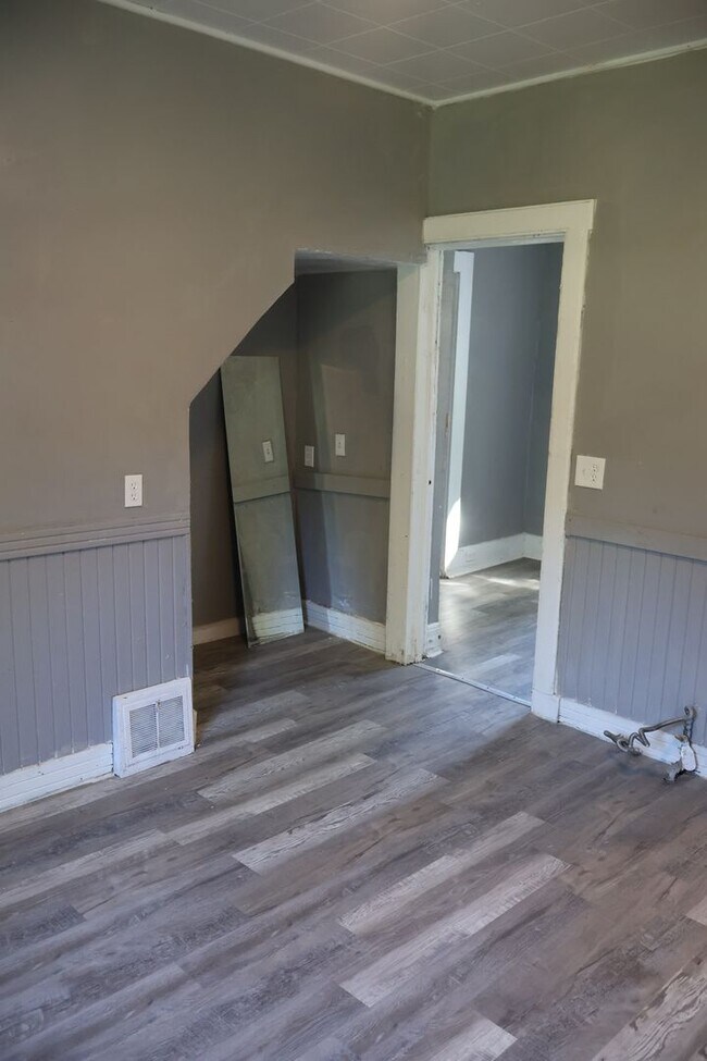 Building Photo - 6812 Whitney Ave