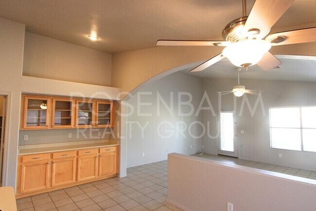 Building Photo - 940 S Lafayette Dr