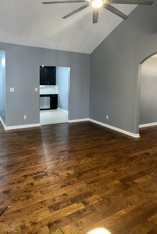 Foto del edificio - 239 Oak Cir N