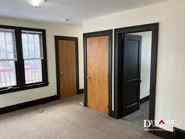 Foto del edificio - Upper Level 2 Bedroom, 1 Bathroom Duplex - Tenant Pays ALL Utilities