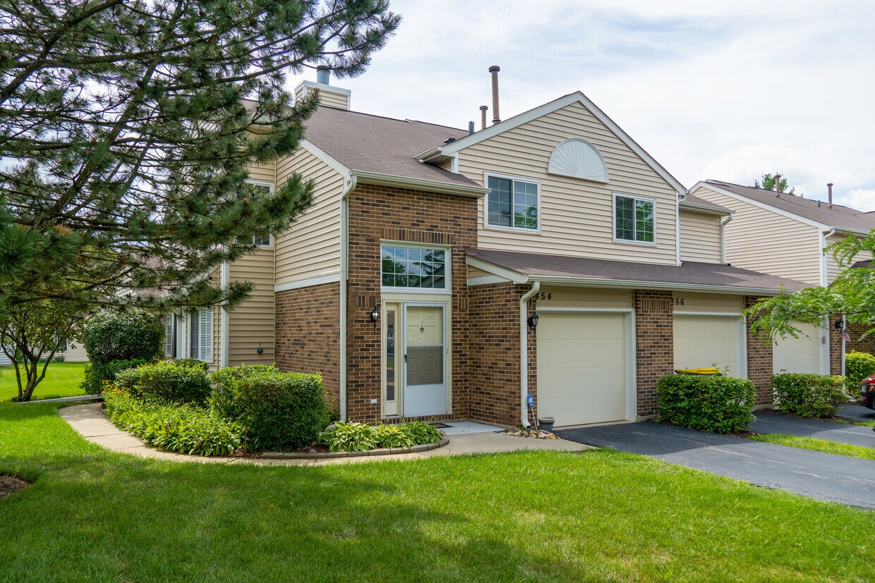 Primary Photo - 454 Canterbury Dr