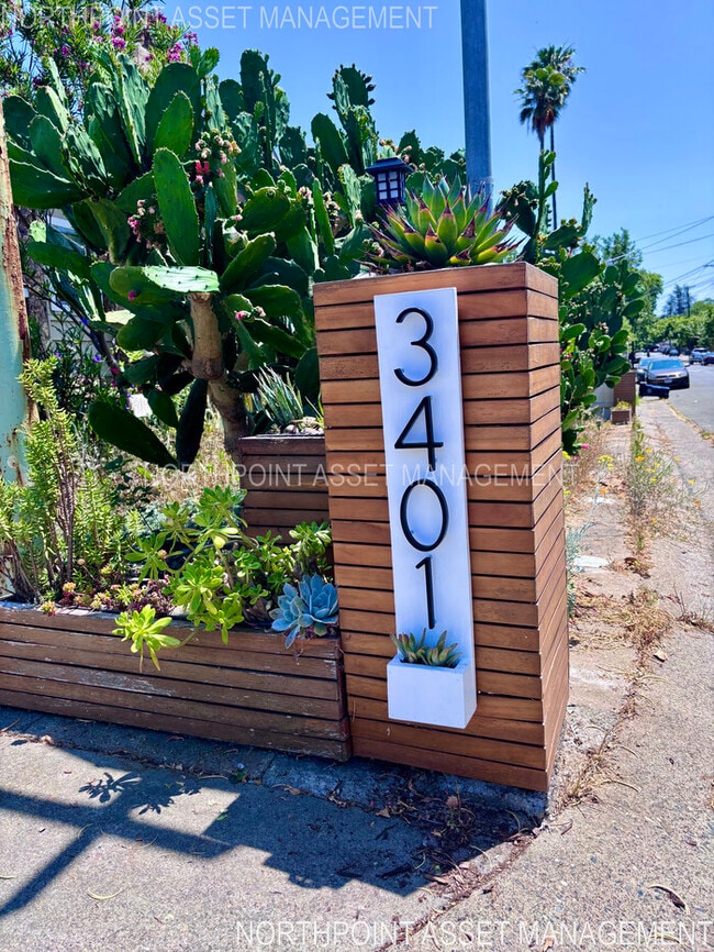 Building Photo - Welcome to this stunning 4-bedroom, 2-bath...