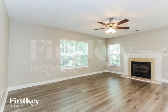 Building Photo - 2217 Thorn Crest Dr
