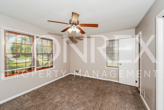 Foto del edificio - Beautiful Brick Home