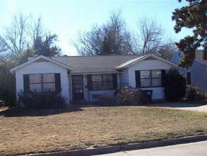 Building Photo - 2013 W Elm Ave