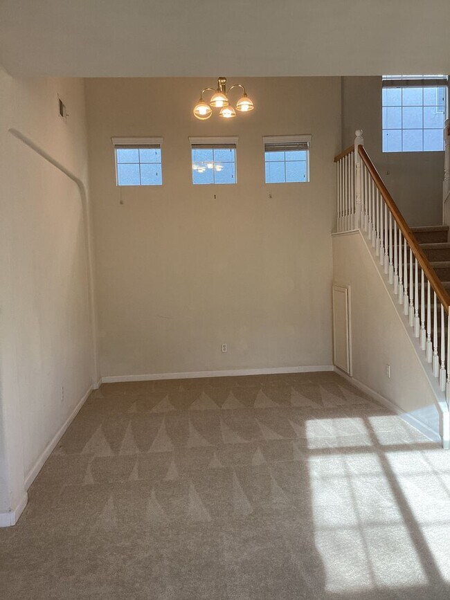 Foto del edificio - 4BD 2BA House in Stockton