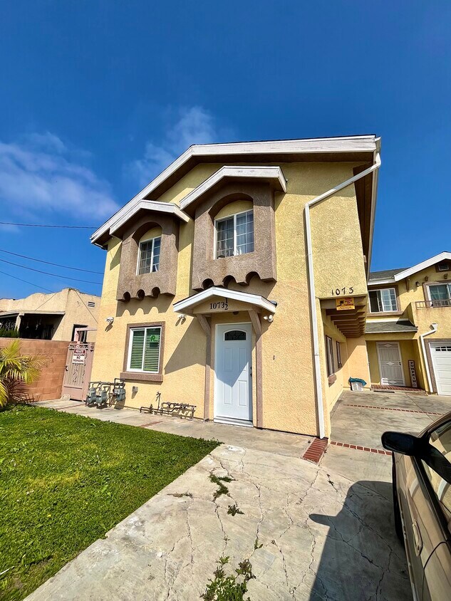 Primary Photo - 1073 W 112th St