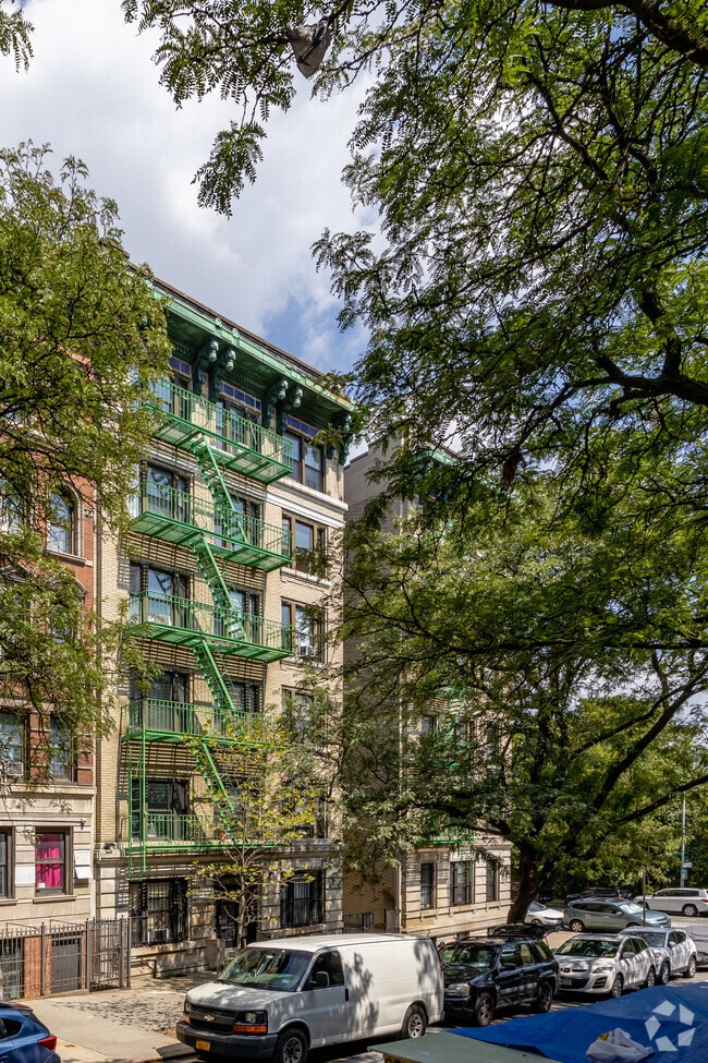 Building Photo - 461 W 159th St