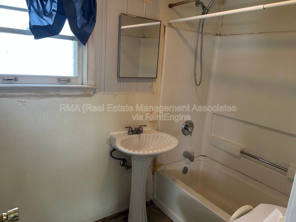 Building Photo - 125 E Chappell St