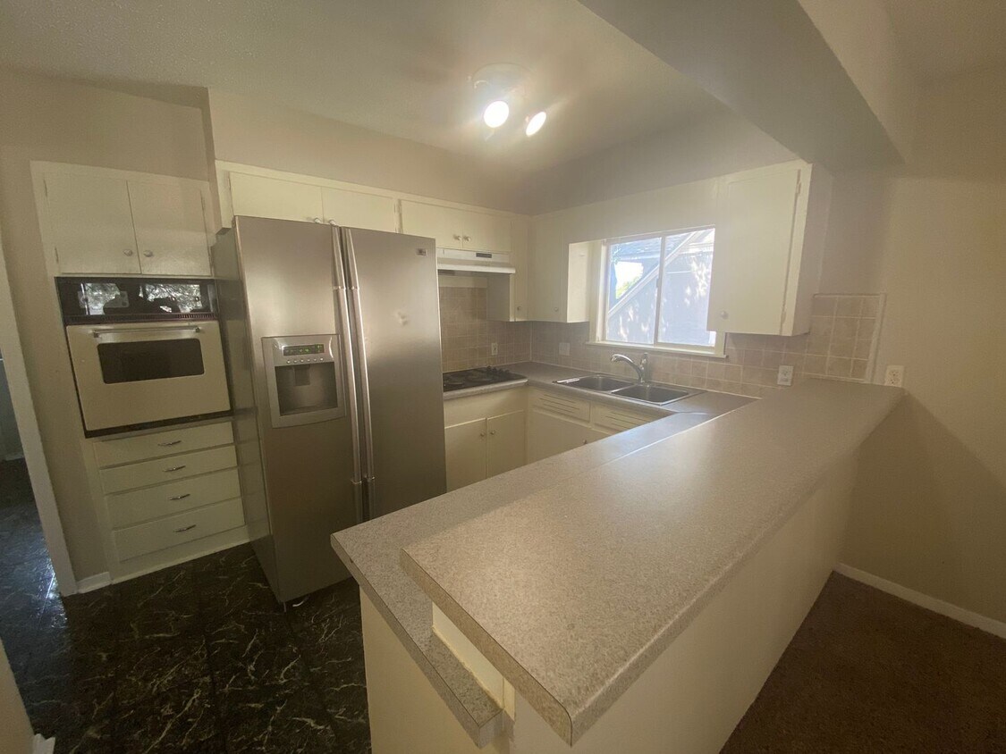 Foto principal - UT PRE-LEASE: West Campus 2 bed/1 bath fou...