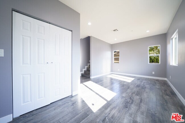 Foto del edificio - 629 W 83rd St