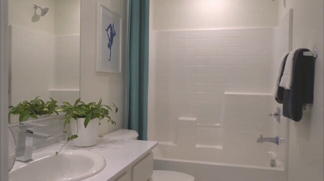 Foto del edificio - $4,200 - 4 Bed / 3.5 Bath Luxury Townhome in Suwerte Community in Otay Ranch