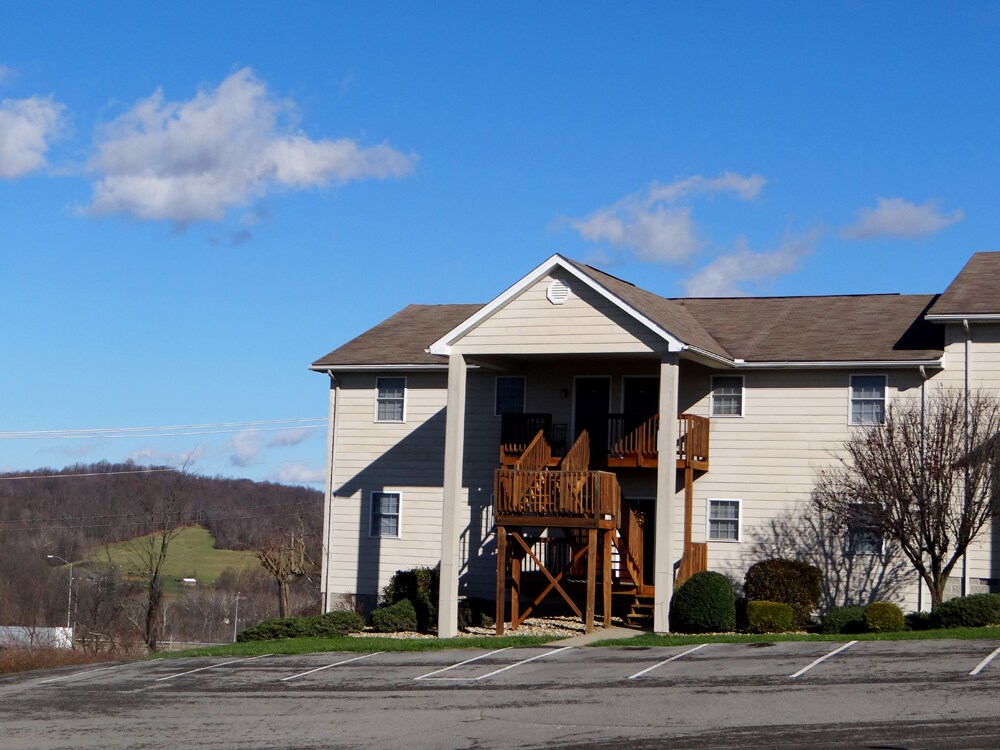 100 Cedar Ridge Rd, Waynesburg, PA 15370 Apartments in Waynesburg, PA