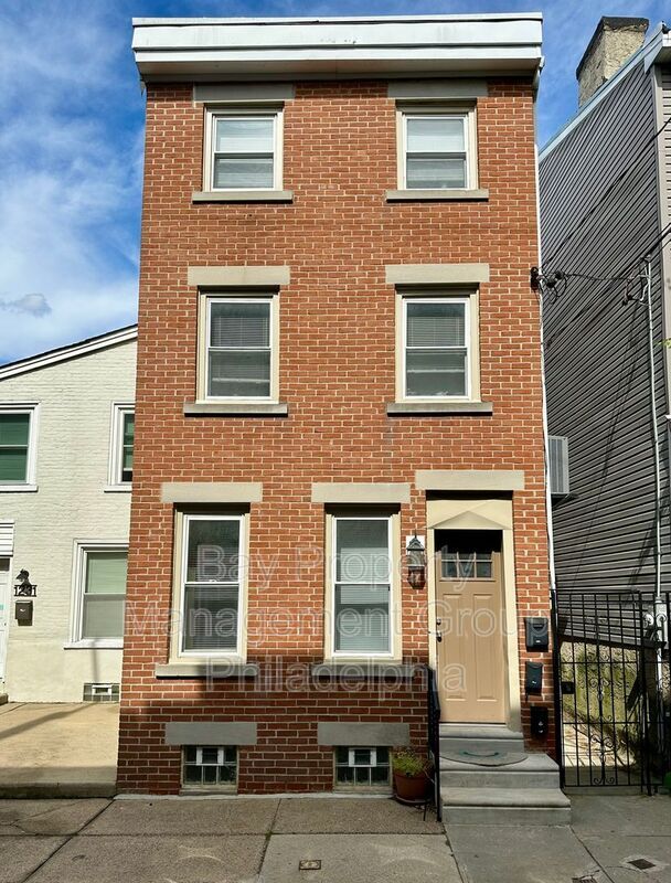 Primary Photo - 1229 E Oxford St