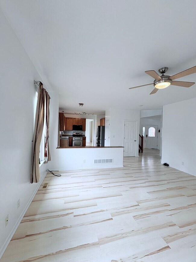Building Photo - Spacious 4 Bed, 2 Bath Home in Columbus