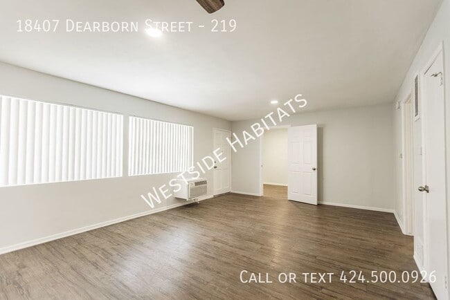 Foto del edificio - 18407 Dearborn - Gorgeous, fully renovated...