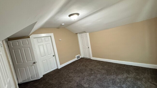 Building Photo - 2462 S Liddesdale St