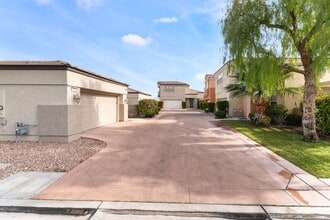 Building Photo - 704 Chase Tree St