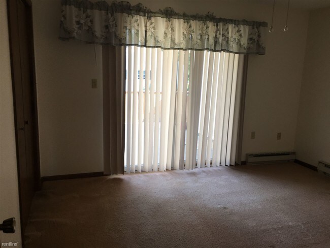 Building Photo - 2 br, 1 bath  - 107 Willow St 107 Willow