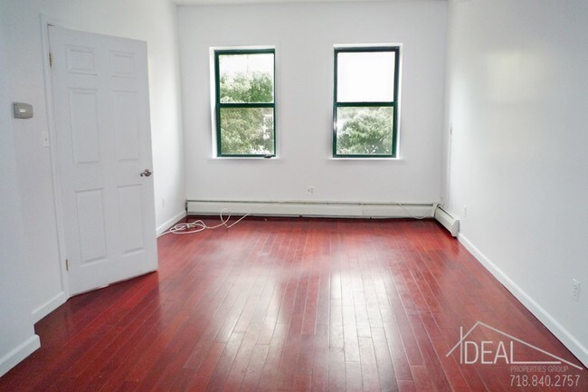 Foto del edificio - 226 Montrose Ave