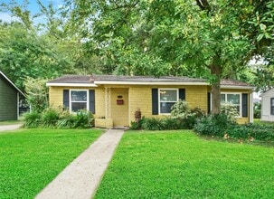 Building Photo - 4303 Piney Woods Dr Building Photo - 4303 Piney Woods Dr