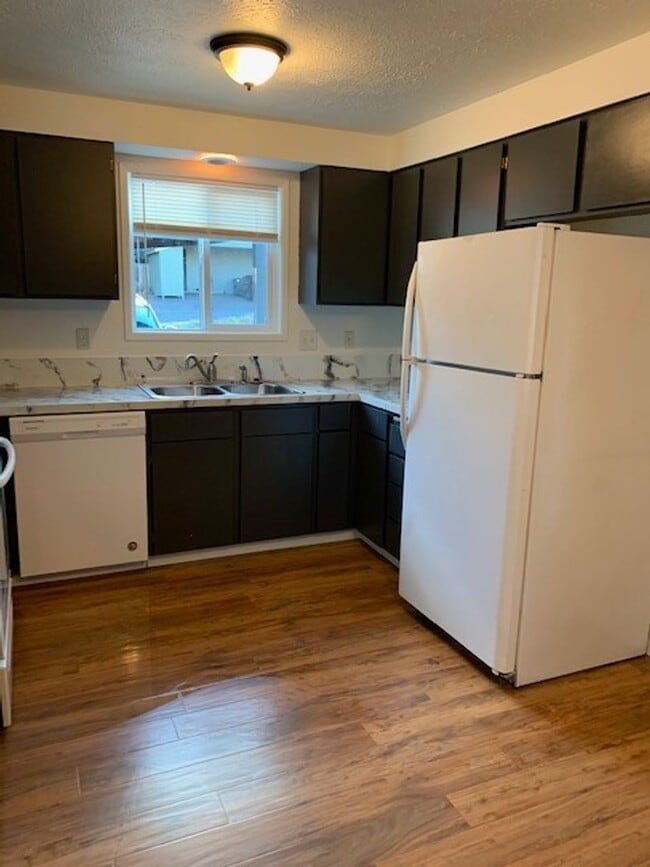 Building Photo - 1211 Summers Ln