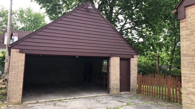 Building Photo - 2302 Rustic Rd.