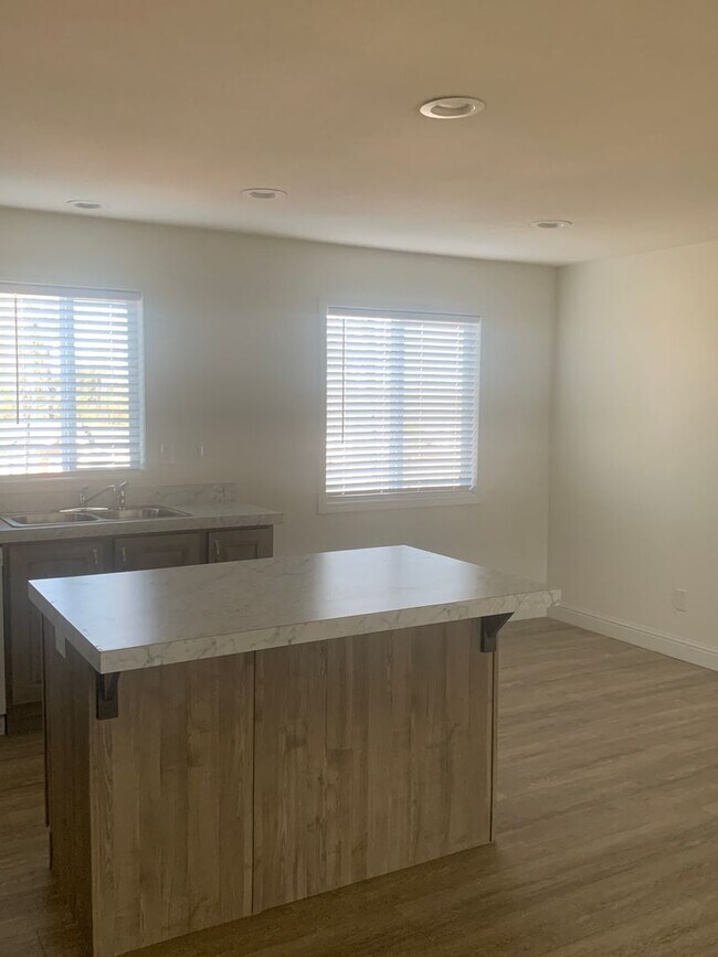 Foto del edificio - Magalia Home for rent, 3bed 2bath, enclose...