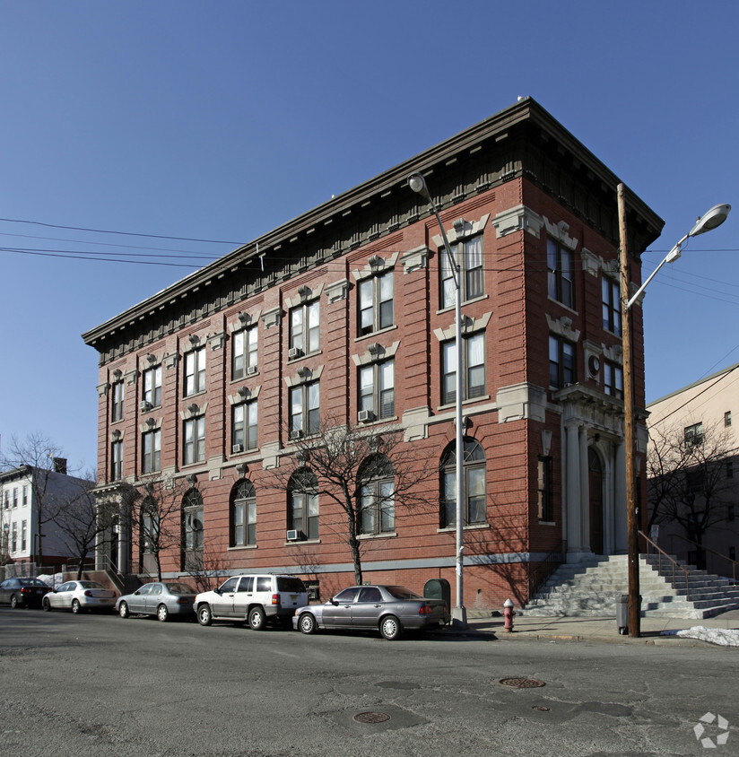 Primary Photo - Arlington Arms Apartments