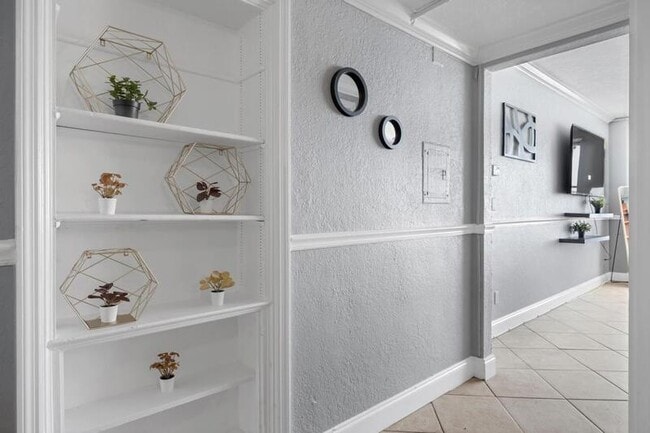 Building Photo - 311 W Ashley St