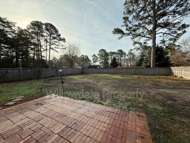 Foto del edificio - 600 E Millbrook Rd