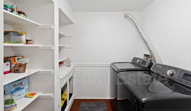 Foto del edificio - 12024 W Cross Dr