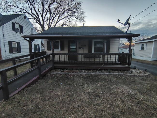 Foto del edificio - 242 S Adams St