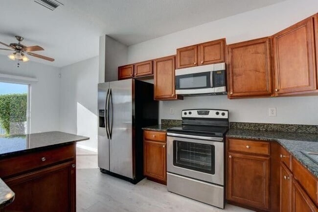 Building Photo - Emerald Vista, Lake Worth Beach, FL 33461 ...