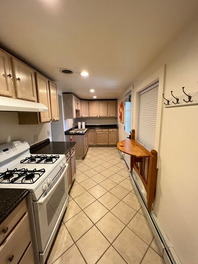 Kitchen - 253 4th St