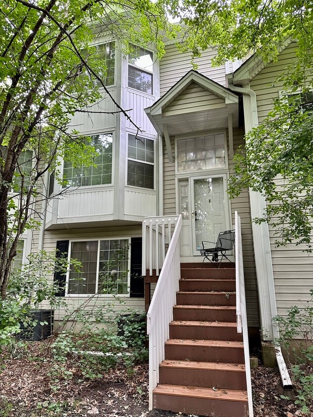 Primary Photo - 247 W Whispering Oaks Ln