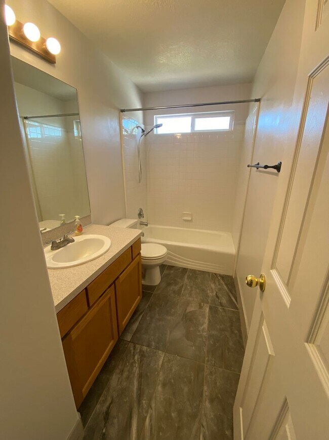 Building Photo - 3 Bed 2 Bath House for Rent in Syracuse