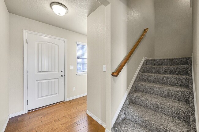 Building Photo - $2,145.00, 4-bed, 2.5-bath located in Colo...