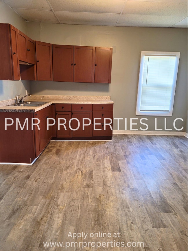 Building Photo - 2 Bedrooms/1 Bathroom House