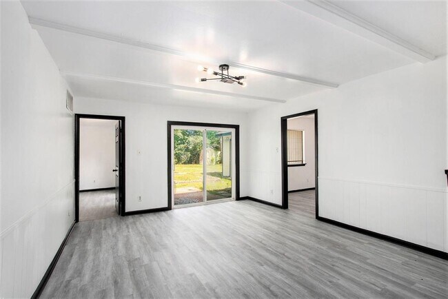 Building Photo - 10906 Panay Dr