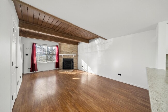 Foto del edificio - 430 Normandie Ln