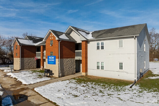 Building Photo - Modern Living. Connected Location. Rochester Manor in Muncie.