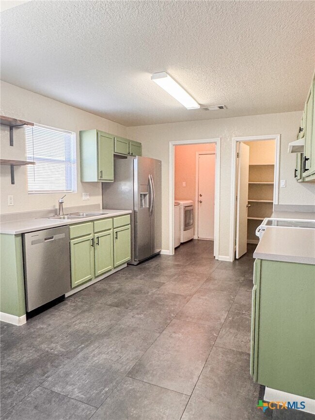 Foto del edificio - 3203 Viewcrest Dr