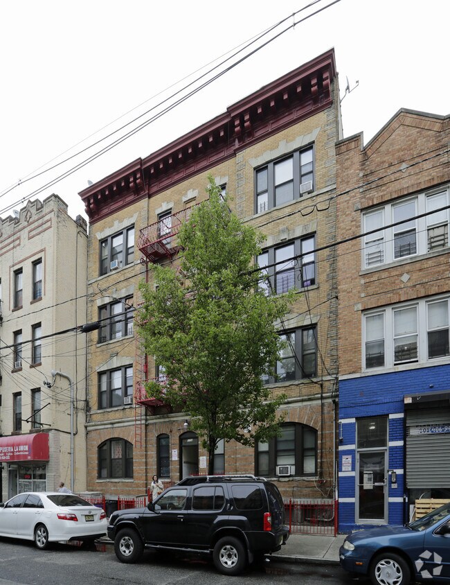 Building Photo - 5704-5706 Hudson Ave