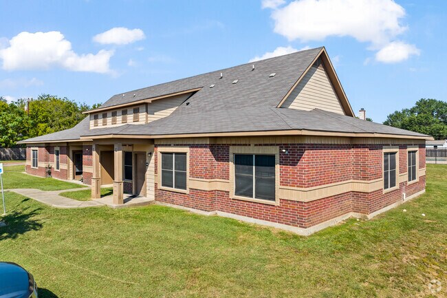 Alternar - Mexia Gardens Apartments